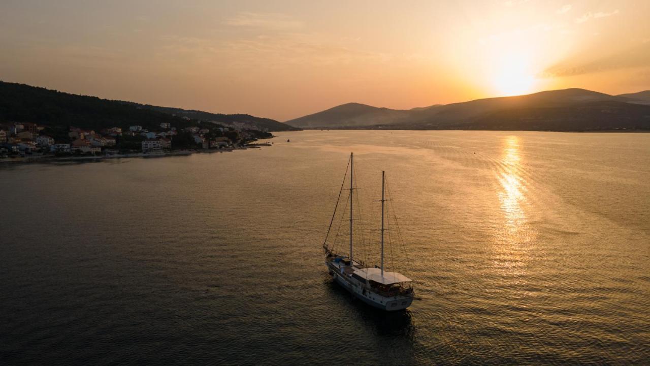 Villa Fjaba - By The Sea - With The Big Terraces & Great Sea View Trogir Buitenkant foto